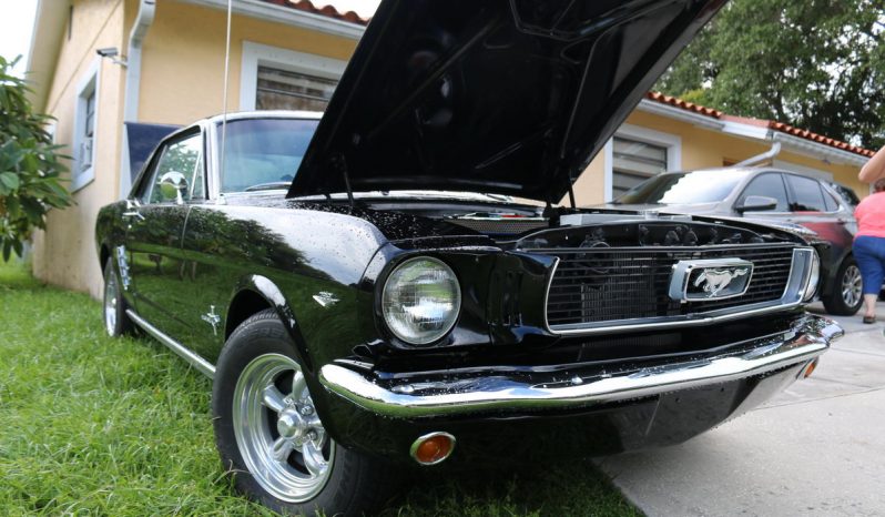 Ford Mustang 1966 Coupe Elvira schwarz voll