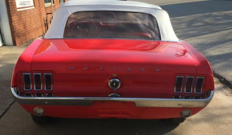 Ford Mustang 1967 Convertible Rot voll