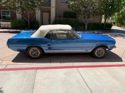Ford Mustang Cabrio Baujahr 1967 blau/beige voll