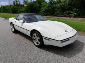 Chevrolet Corvette C4 Cabrio Baujahr 1987 weiss