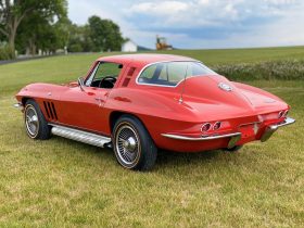 1965 Chevrolet Corvette C2 rot