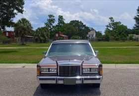 Lincoln Town Car Rot BJ 1989