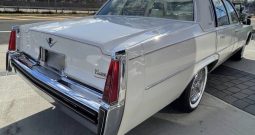 Cadillac Sedan DeVille 1977 Weiss