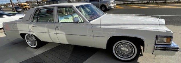 Cadillac Sedan DeVille 1977 Weiss voll