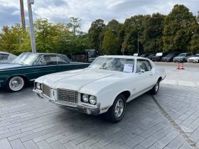 OLDSMOBILE CUTLASS 1972